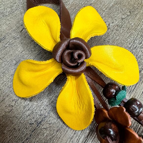Daisy Flower Leather Bag Charm Genuine Leather Purse Crossbody Keychain NEW - Picture 3 of 8